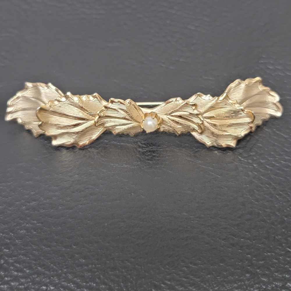 Vintage Golden Leaves and Pearl Brooch - Estate